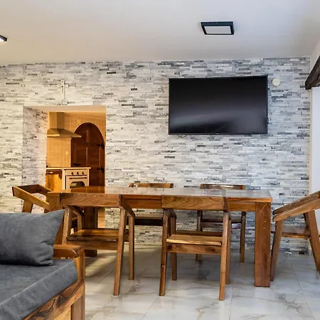 House Boban With Private Pool And Garage Mimice