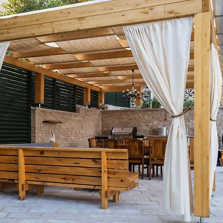 House Boban With Private Pool And Garage Ferienhaus Mimice
