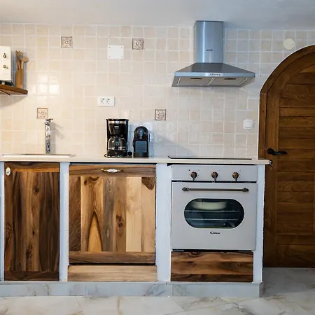 House Boban With Private Pool And Garage Nyaraló *