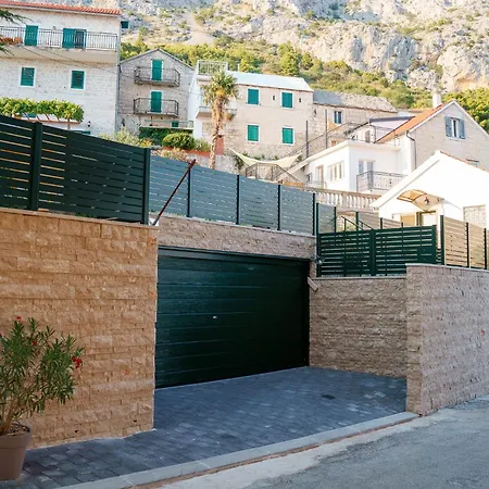 House Boban With Private Pool And Garage Ferienhaus *