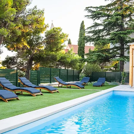House Boban With Private Pool And Garage Mimice