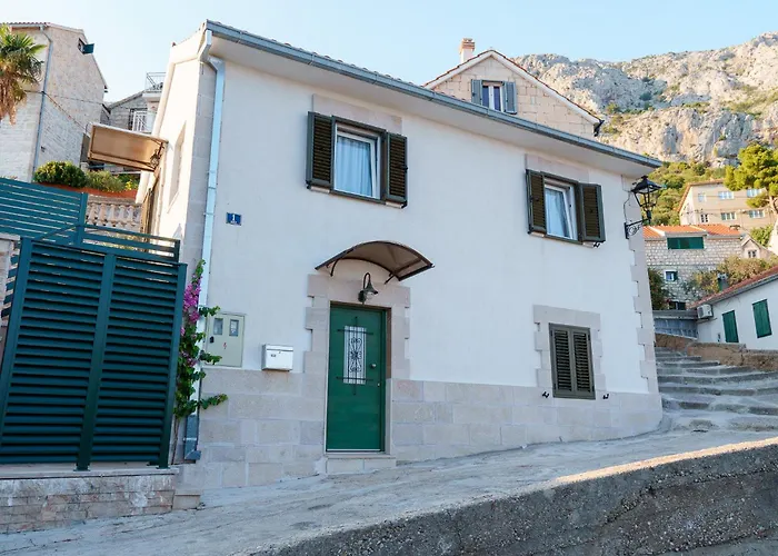 House Boban With Private Pool And Garage Mimice