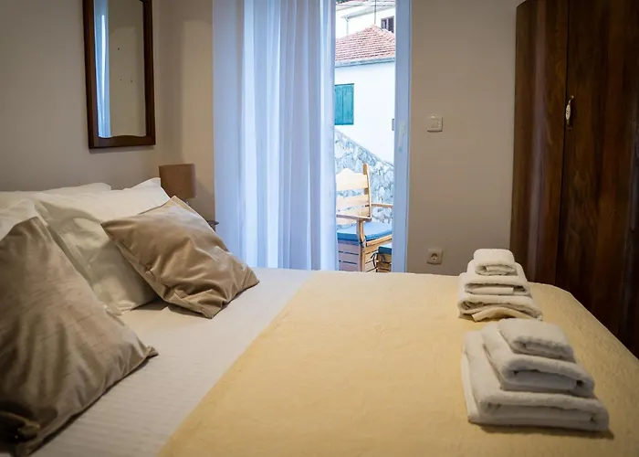 House Boban With Private Pool And Garage