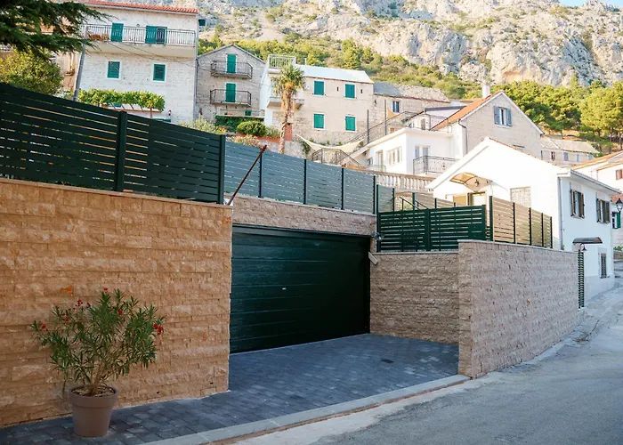 House Boban With Private Pool And Garage Nyaraló *