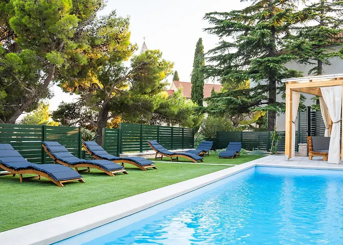 House Boban With Private Pool And Garage Mimice